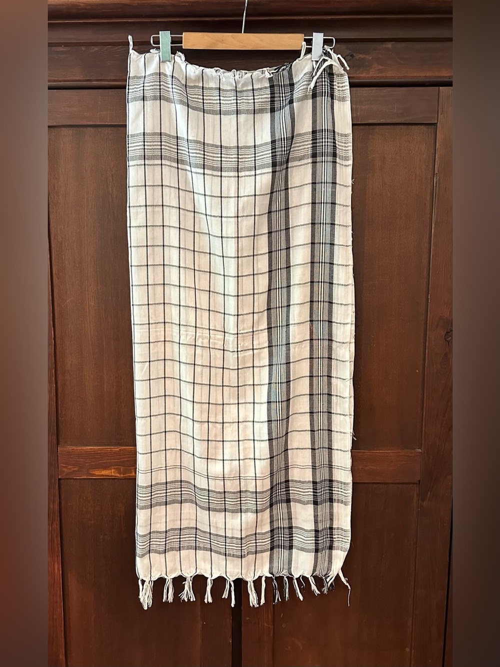 Large, delicate scarf • black and white • fringe edges